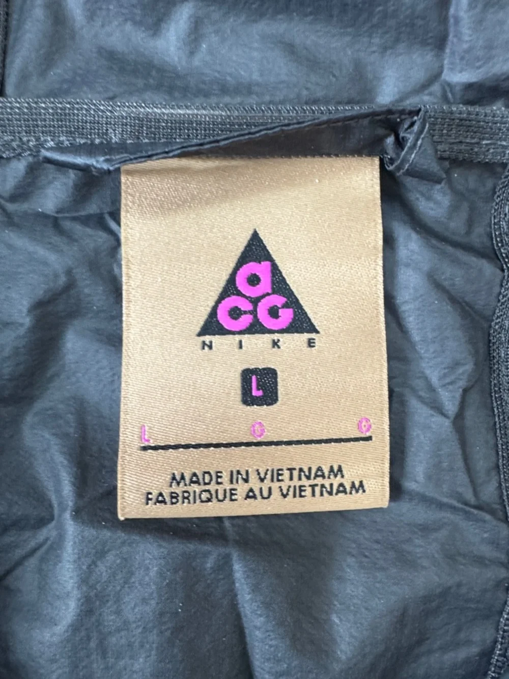 Nike ACG (All Conditions Gear) Lightweight Black Hooded Windbreaker Jacket - Picture 2 of 5